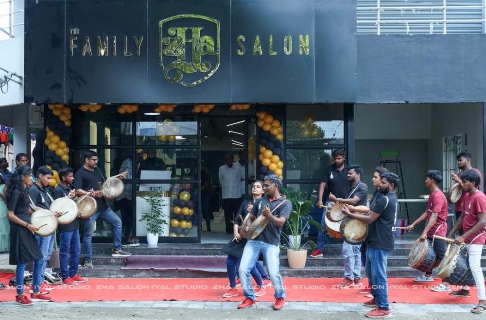 family-saloon-open-celebration-atta-kathi-dinesh